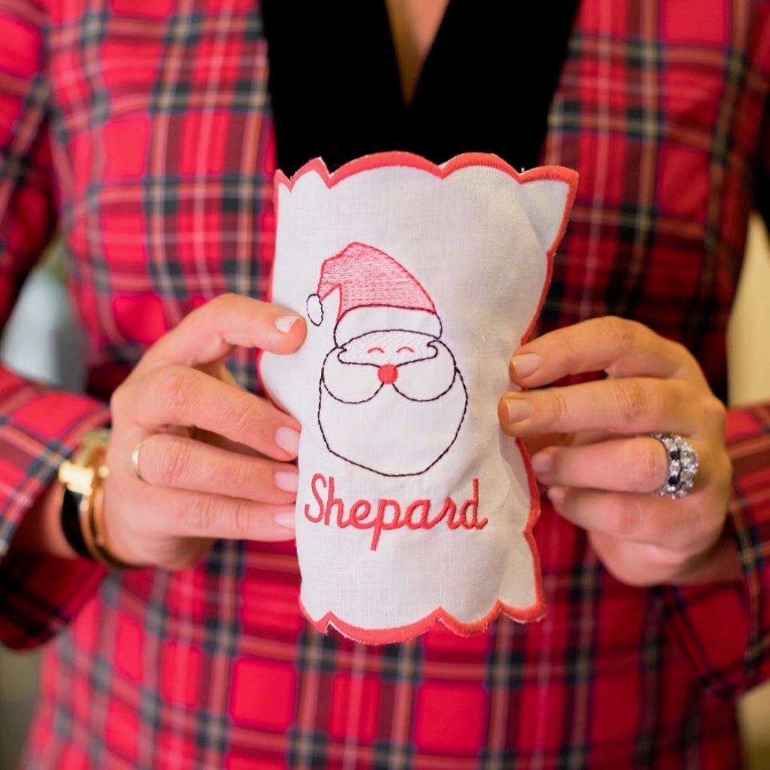 Holiday Scalloped Cocktail Napkin